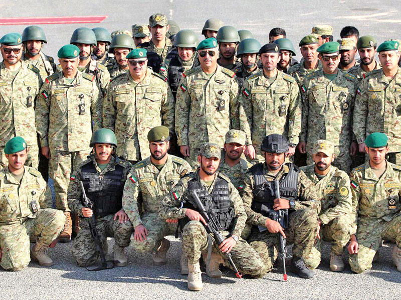 الرفاعي متوسطاً المشاركين في التمرين