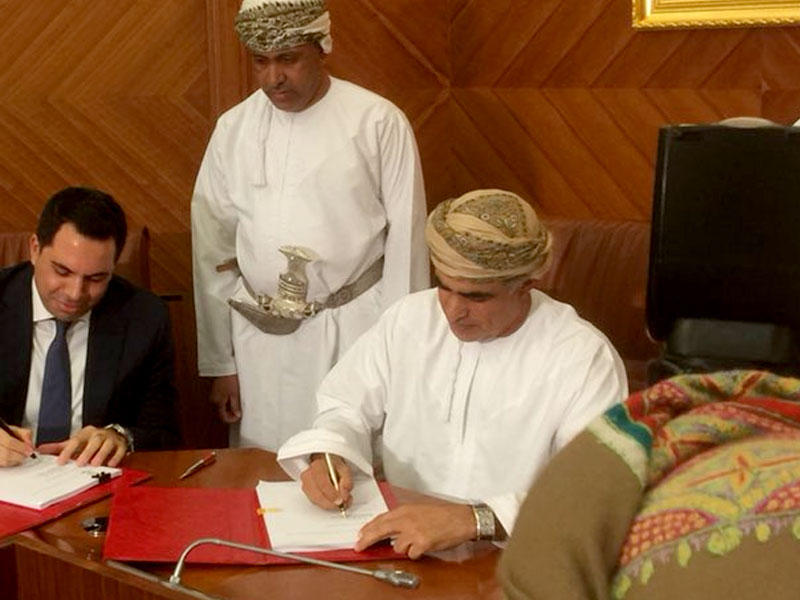 الدكتور محمد بن حمد الرمحي وزير النفط والغاز يوقع اتفاقية بترولية مع شركة بترولب اللبنانية في منطقة الامتياز