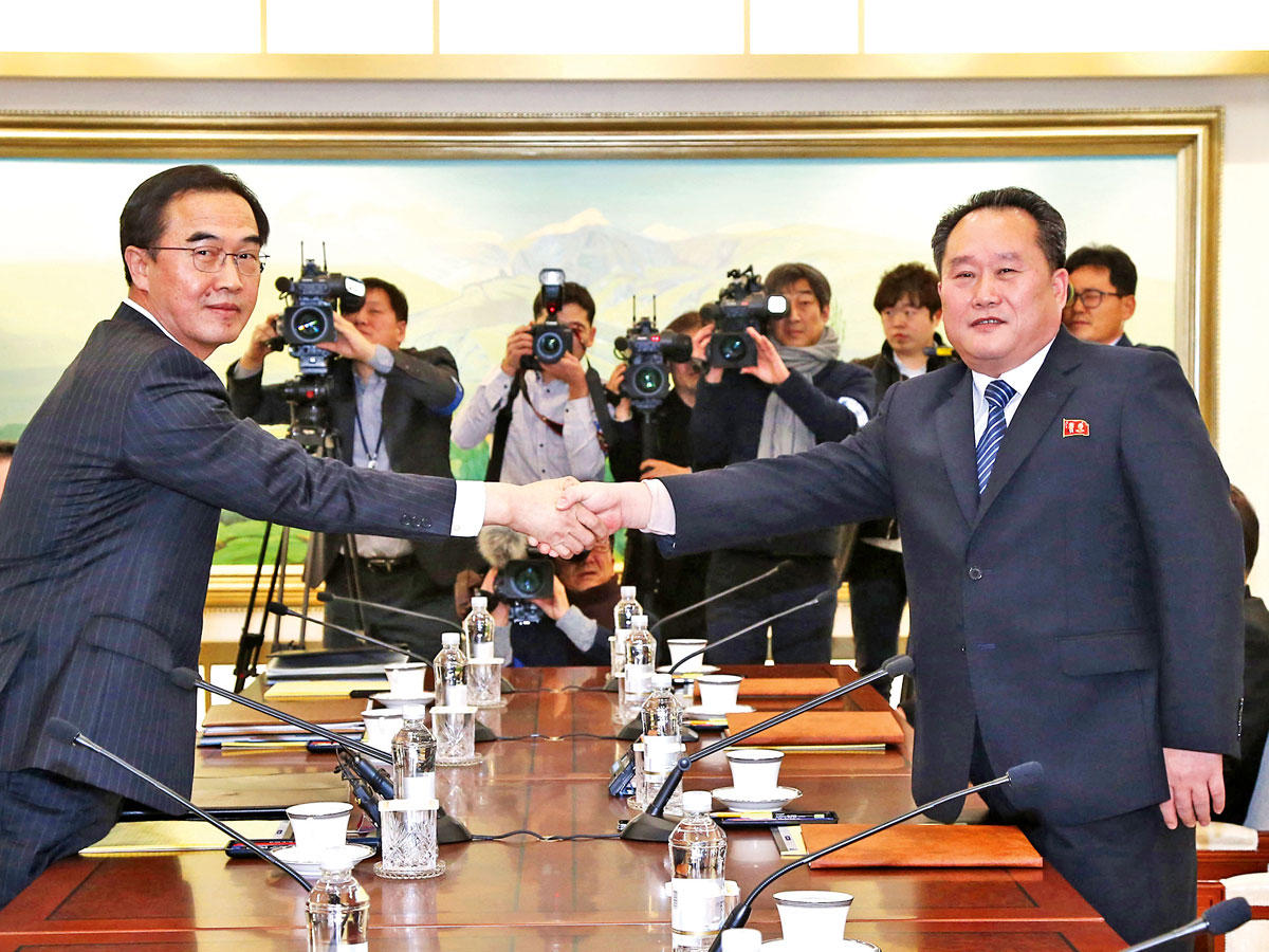 جانب من لقاء كوريا الجنوبية والشماليةn