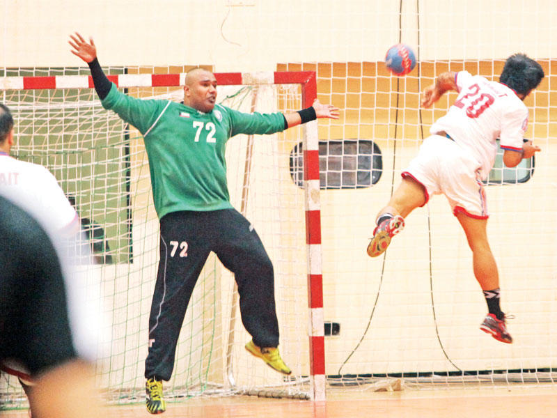 حارس المرمى مبارك يوسف في جانب من لقاء سابق