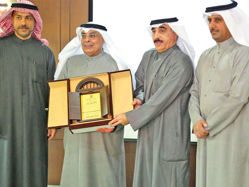 المقصيد والرشيد ومصطفى والماجدي في حفل المكتبة البيئية