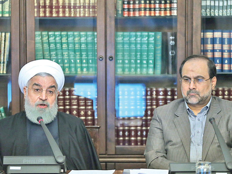 روحاني متجهماً خلال اجتماع المجلس الأعلى للثورة الثقافية الذي ينسق بين الوزارات والمؤسسات التعليمية أمس (ارنا) 