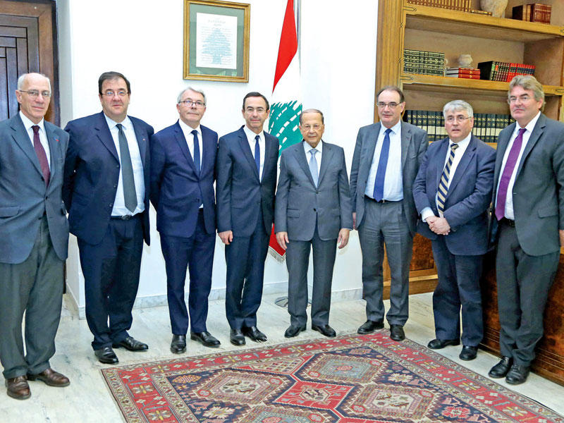 عون مستقبلاً وفداً من مجلس الشيوخ الفرنسي في بعبدا امس (دالاتي ونهرا)