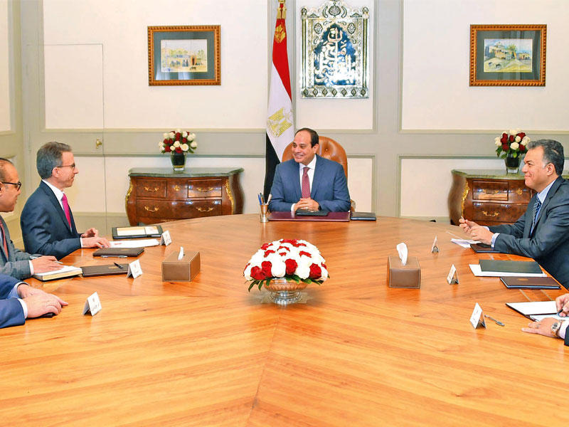 السيسي مجتمعاً مع مدير «كاتربيلر» في القاهرة أمسt(الجريدة)