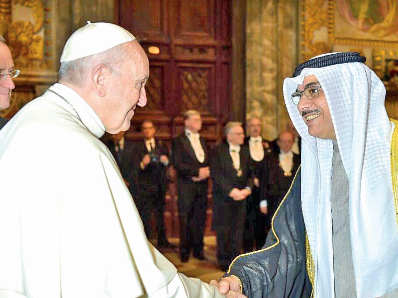  بابا الفاتيكان مستقبلا السفير التنيب أمس