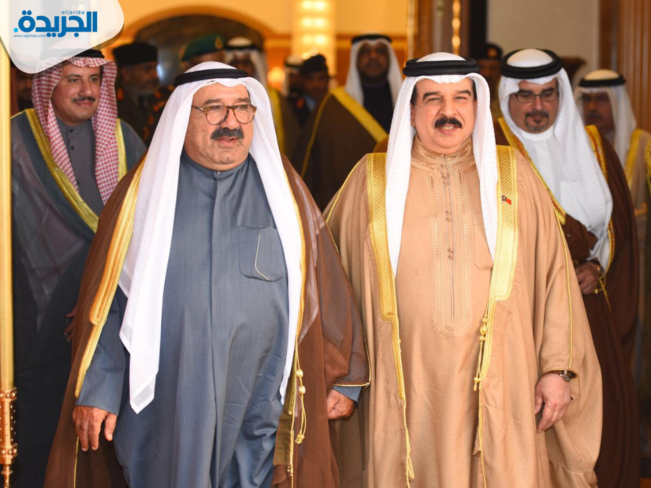 العاهل البحريني خلال استقباله ناصر الصباح