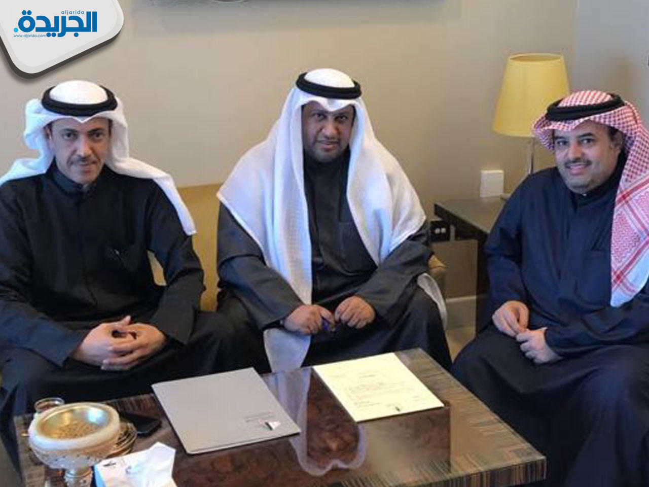 النواب مبارك الحجرف الحميدي السبيعي وخالد العتيبي لحظة تقديم إستجواب الوزيرة هند الصبيح