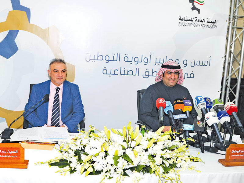 الروضان وتقي خلال المؤتمر الصحافيt (تصوير عوض التعمري)