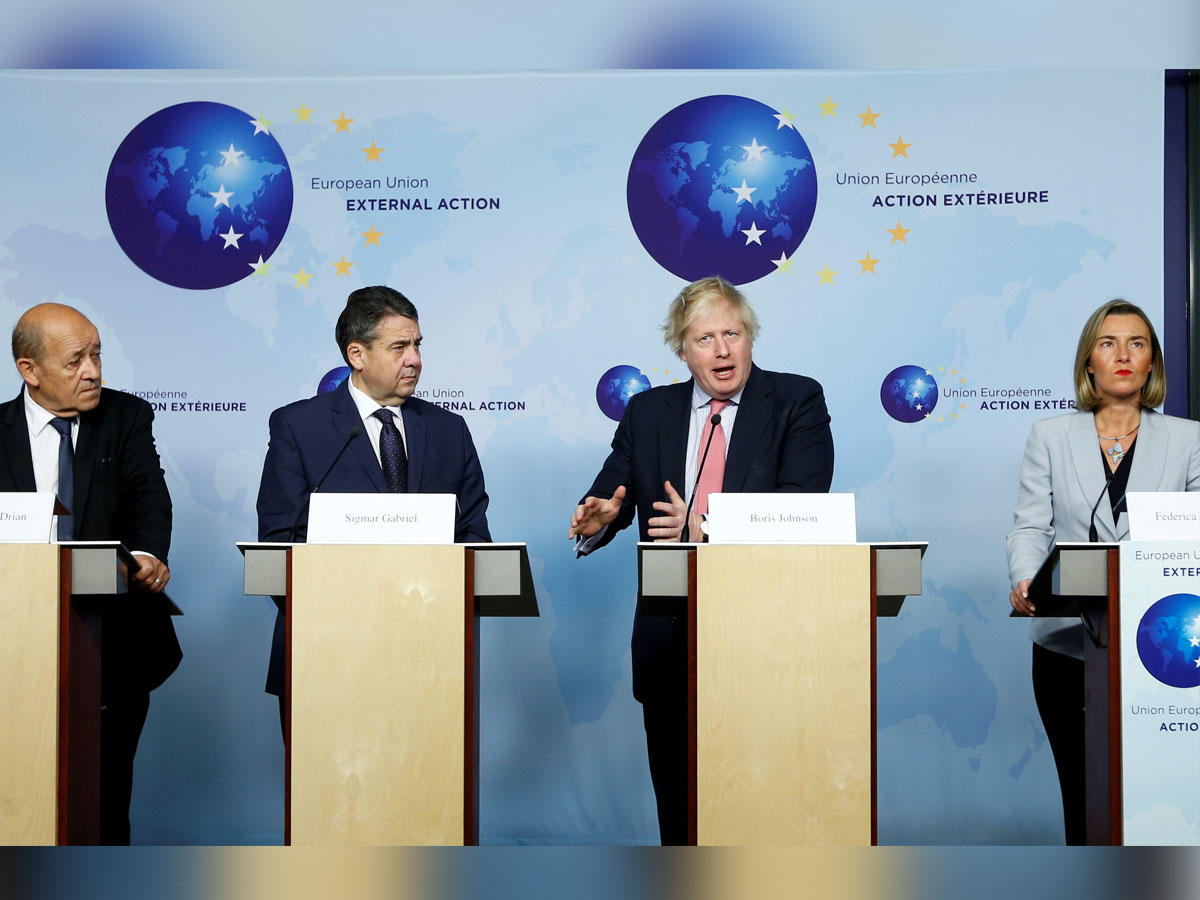 جونسون متحدثاً خلال مؤتمر عقد عقب اجتماع أوروبي مع ظريف في بروكسل أمسt(رويترز)