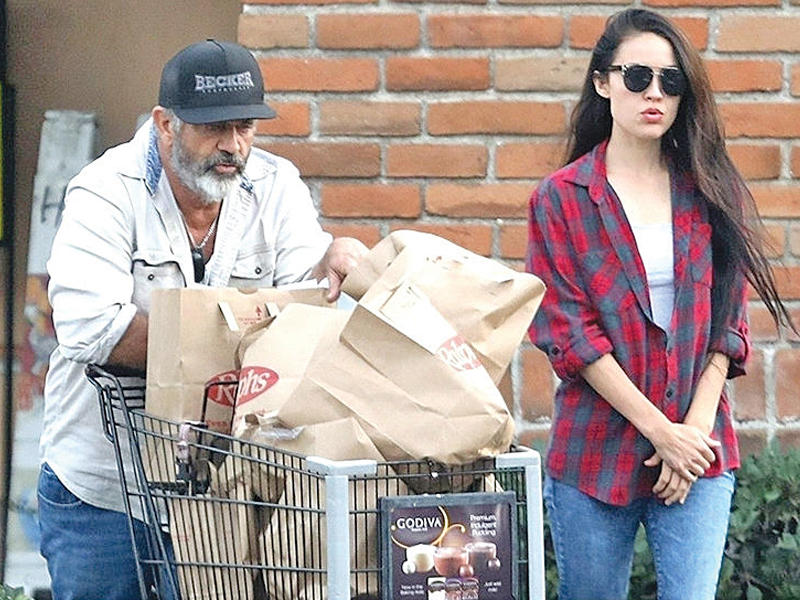 ميل غيبسون وروزاليند روس