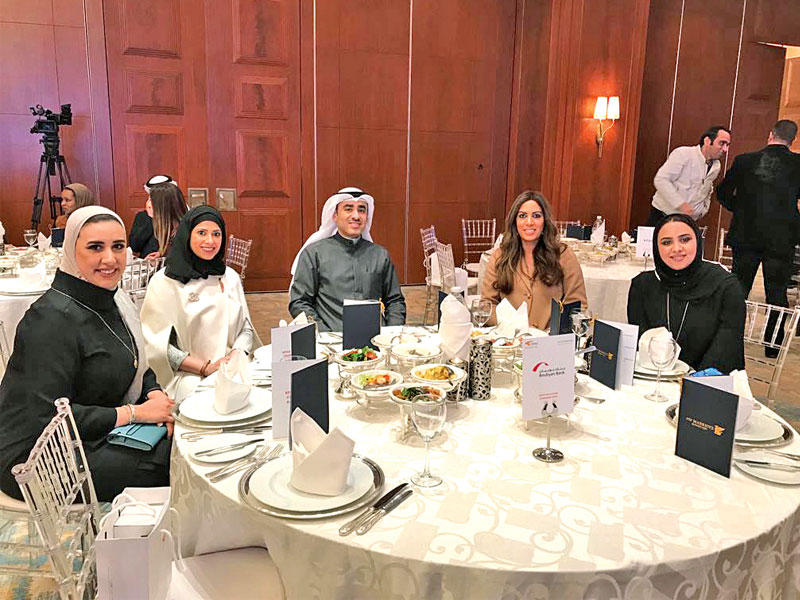 التويجري متوسطاً عدداً من المشاركات من البنك في برنامج تحدي الابتكار 2018