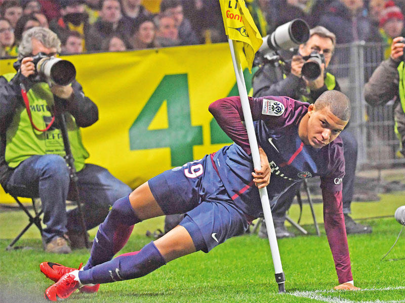 مبابي خلال اللقاء