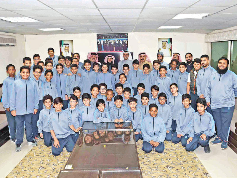 اليوسف يتوسط البراعم