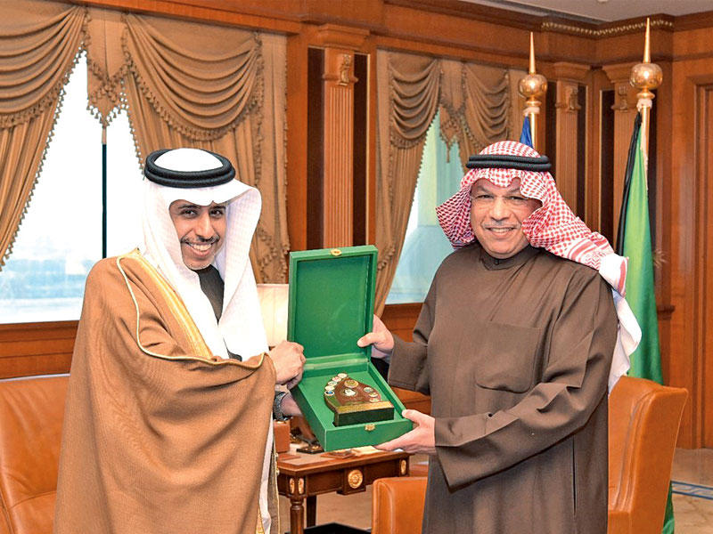 الجراح مستقبلاً الأمين العام لمجلس وزراء الداخلية العرب أمس