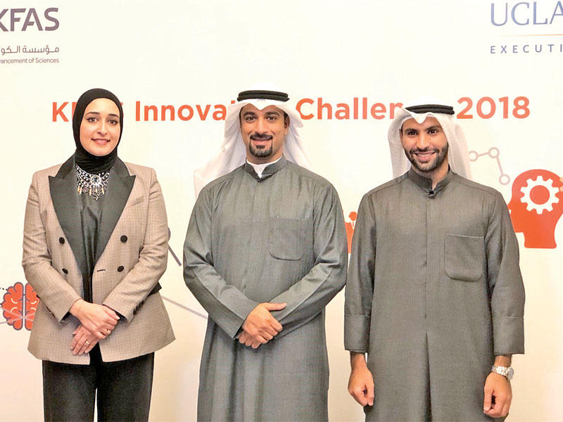 سارة التركيت ودخيل الدخيل وعبدالعزيز المريخيn