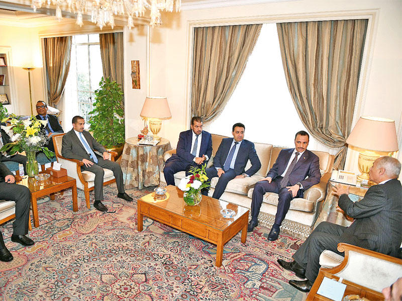 أبو الغيط مستقبلاً الغانم والوفد المرافق له