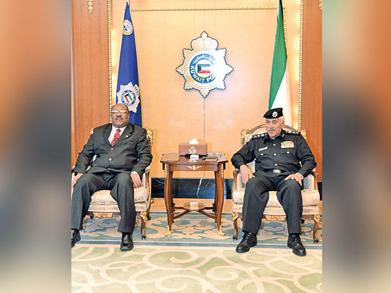 الدوسري مستقبلاً سفير السودان