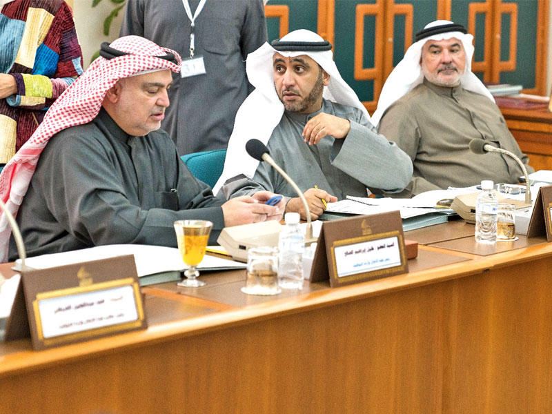 اجتماع لجنة الإحلال أمس