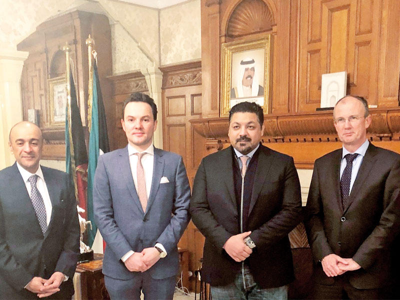 السفير البديوي مستقبلاً المدير العام لمؤسسة الموانئ 