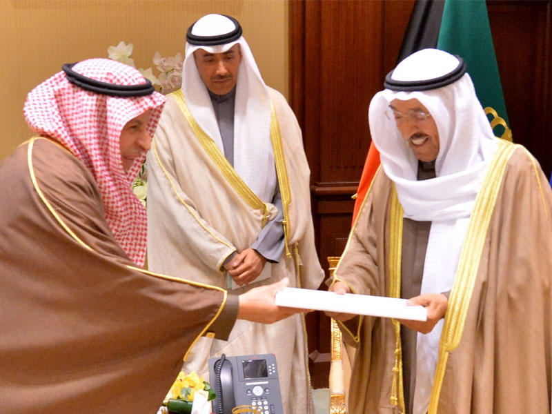 الأمير يتسلم رسالة خادم الحرمين الشريفين من السفير السعودي أمس