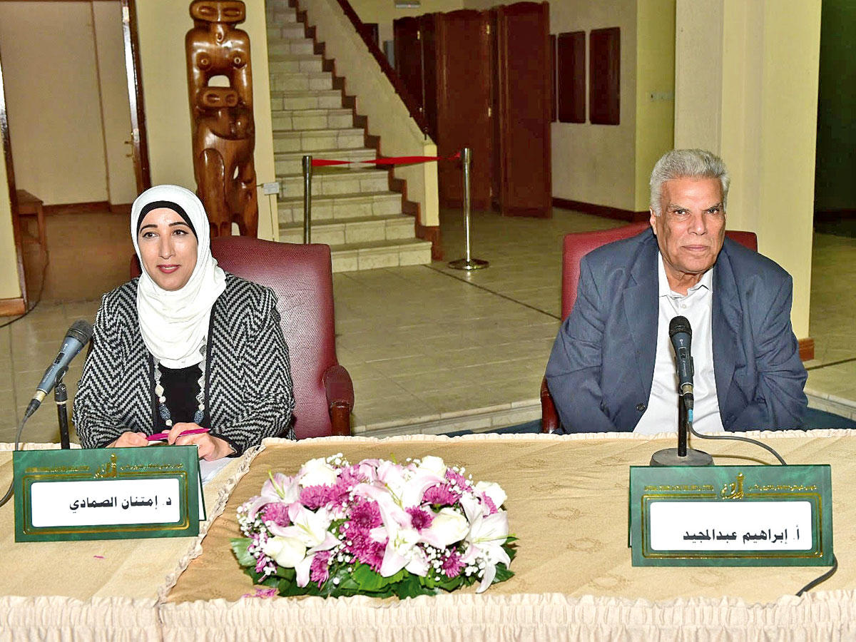 إبراهيم عبدالمجيد وامتنان الصمادي في المحاضرة أمس الاول 