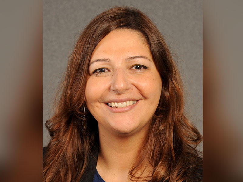 الصحافية والباحثة اللبنانية حنين غدار