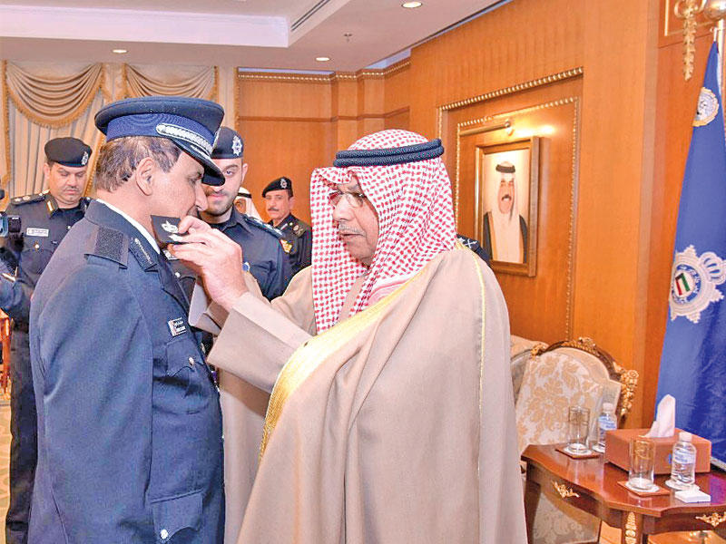 الجراح يقلد الفريق النهام رتبته الجديدة 