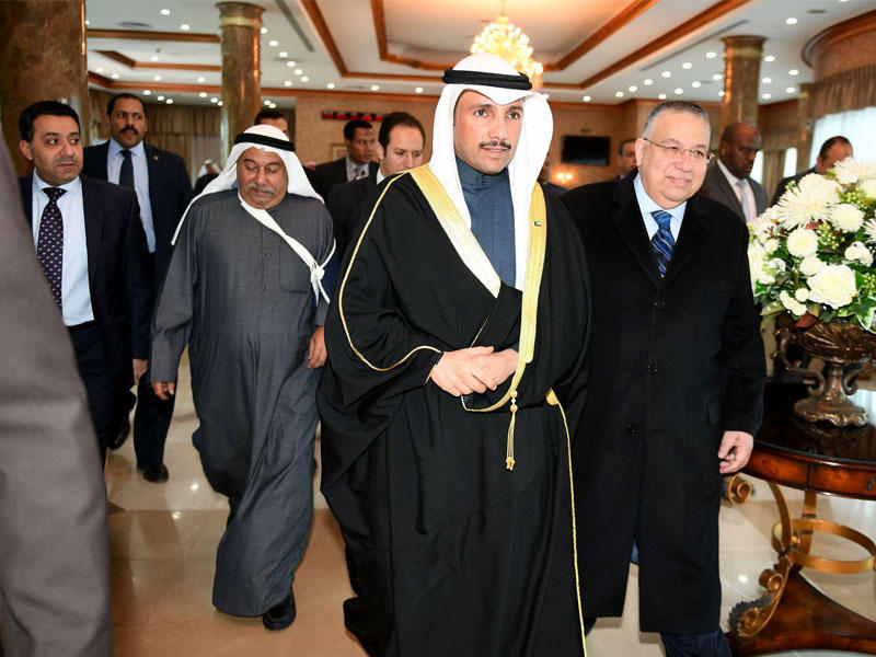 الغانم لدى مغادرته القاهرة أمس