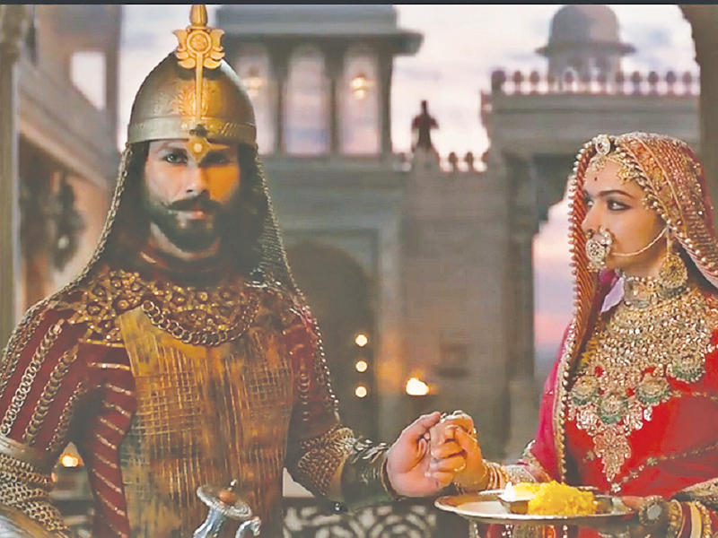 بادوكون وكابور في مشهد من الفيلم