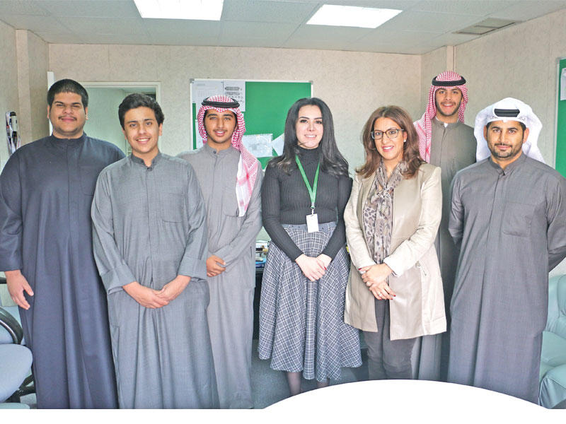 فريق جمعية إنجاز الكويتية مع شاكر العيسى وأعضاء فريق «أغريفاج»