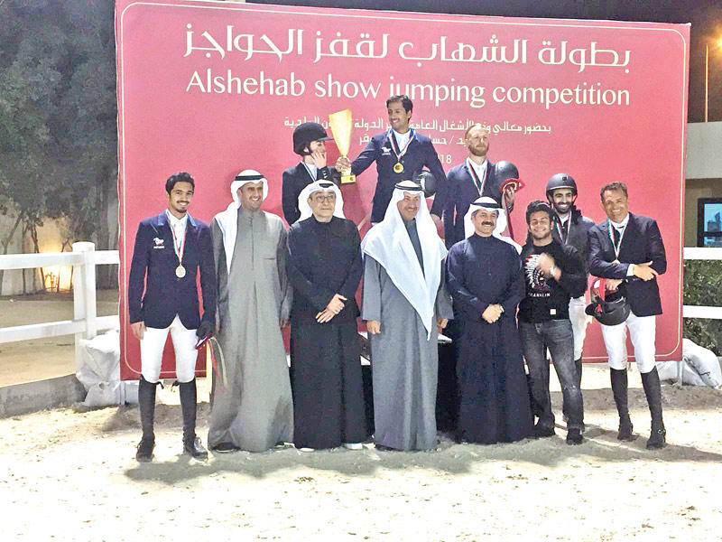 الوزير حسام الرومي والشهاب والميلم مع أبطال القفز