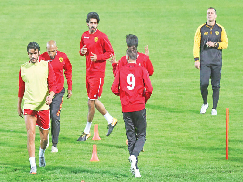 تدريب الأصفر الأخير (تصوير جورج ريجي)