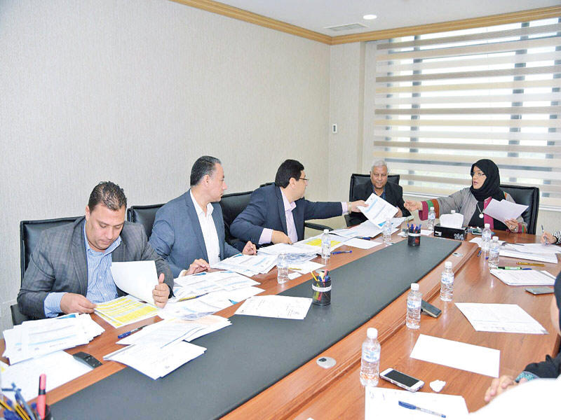 سعاد حاكم خلال جولة التدقيق