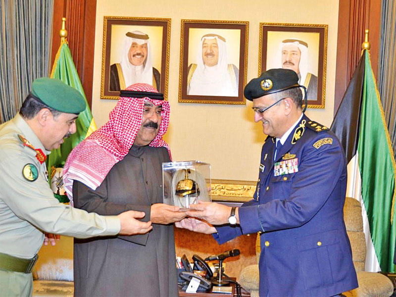 مشعل الأحمد لدى استقباله القائد العام للحرس الوطني البرتغالي