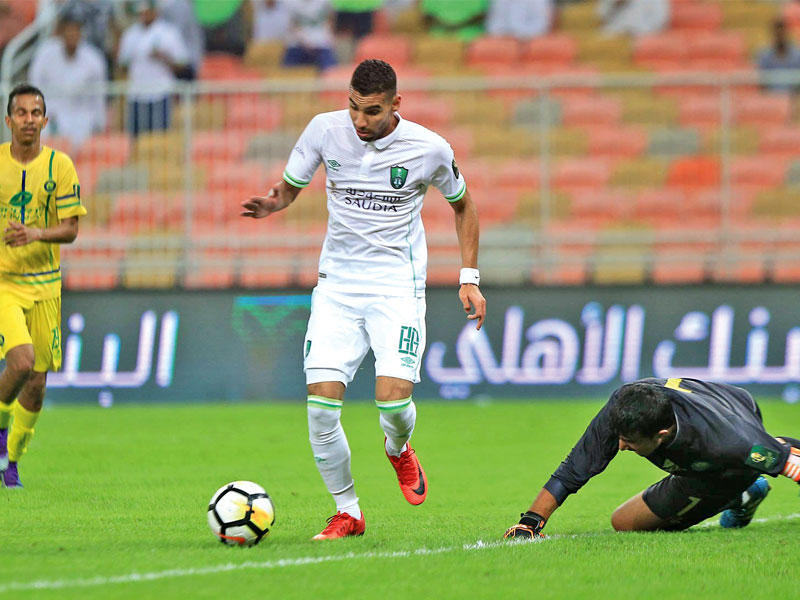 مؤمن زكريا يحاول التسجيل