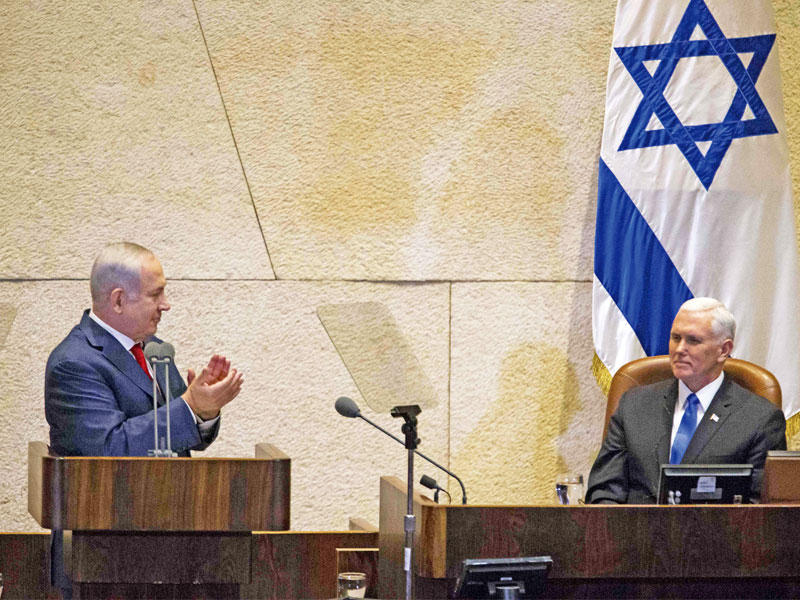 نتنياهو مصفقاً لبنس في الكنيست أمس   (ا ف ب)