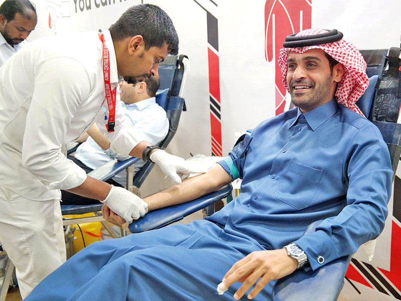 آل ثاني يتبرع بالدم