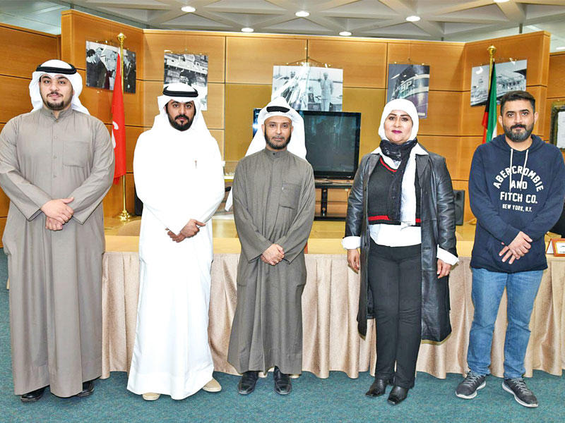 عدد من المشاركين في ندوة «الطاقة المتجددة»