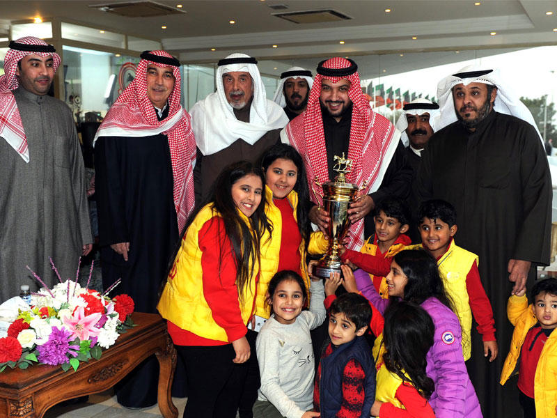 المبارك وحيات يسلمان الكأس الى إسطبل النشاما