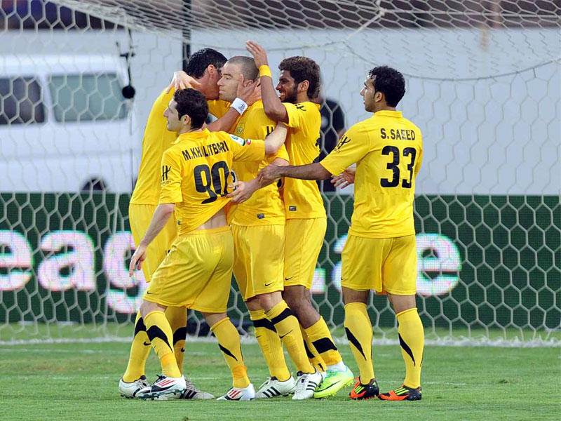 لاعبو الوصل يحتفلون بالفوز