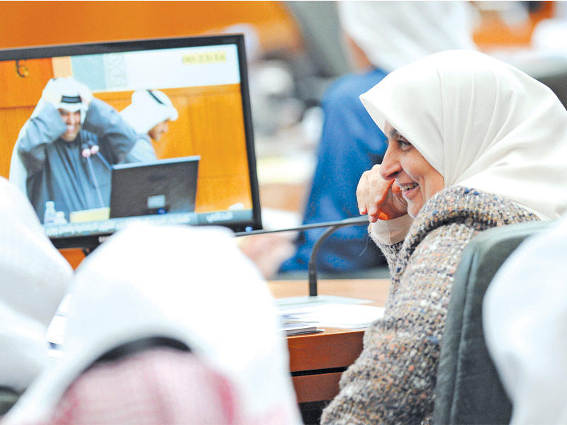 الصبيح خلال جلسة استجوابها أمس (تصوير عبدالله الخلف)