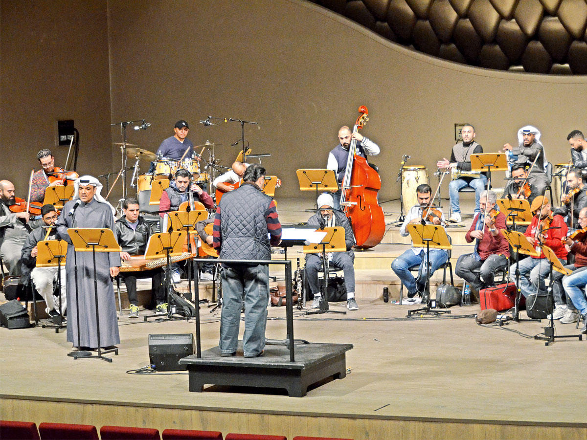 محمد البلوشي أثناء «بروفة» الحفل