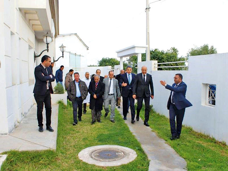 وفد الصندوق الكويتي يطلع على أحد المشاريع الصحية