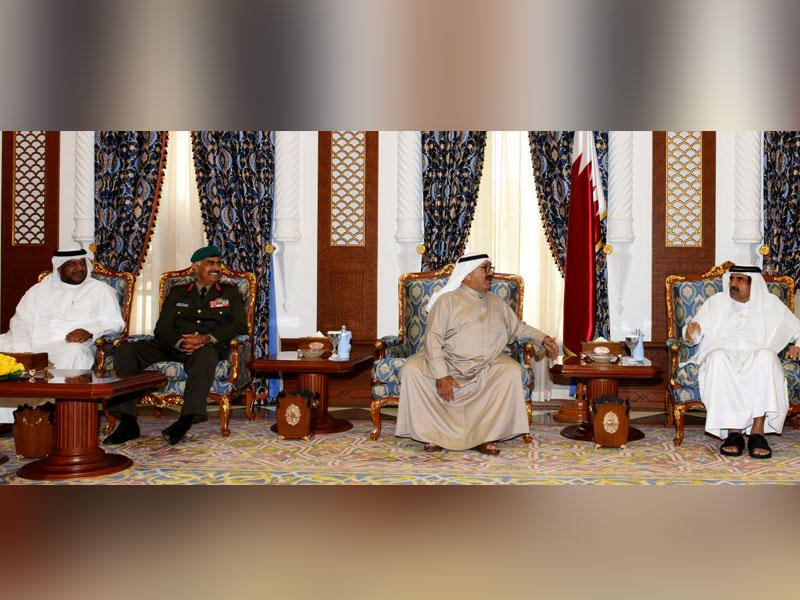 الأمير الوالد حمد بن خليفة مستقبلاً النائب الأول 