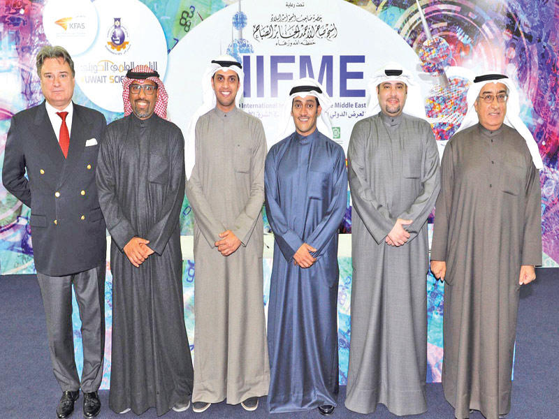 مسؤولون من بيتك والنادي العلمي 