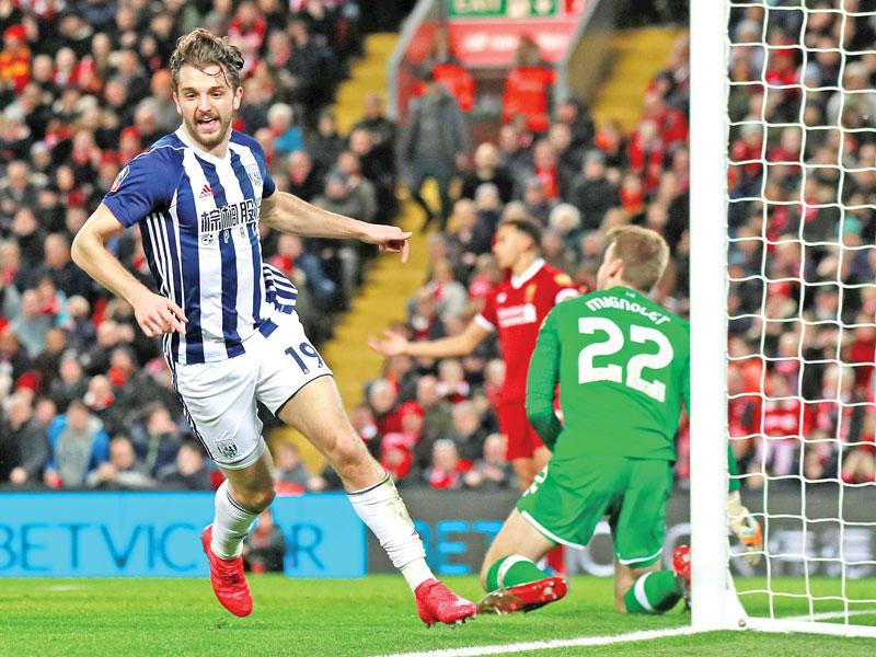 رودريغز نجم وست بروميتش يحرز هدفه في مرمى ليفربول