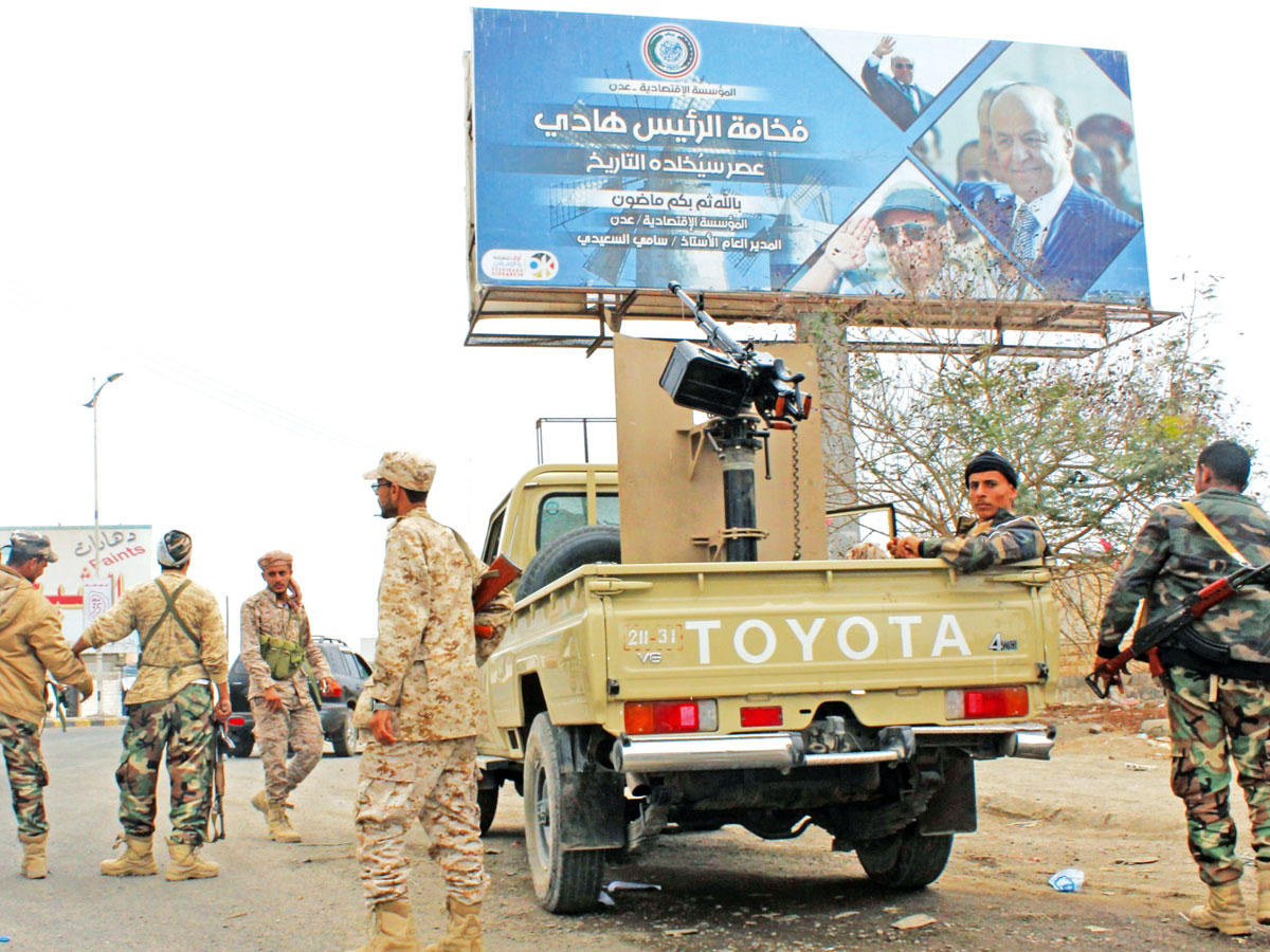 مقاتلون انفصاليون في عدن أمس (أ ف ب) 