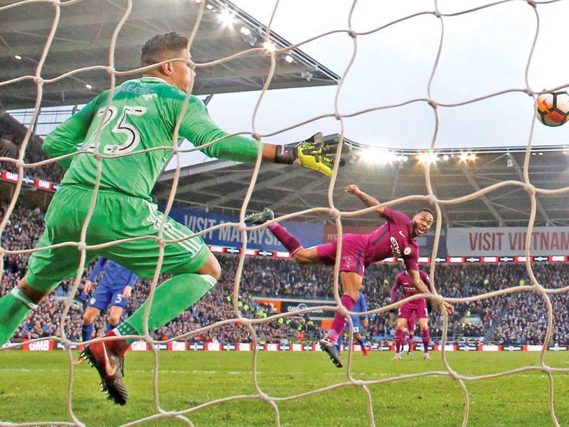 سترلينغ نجم مانشستر سيتي يحرز الهدف الثاني في مرمى كارديف
