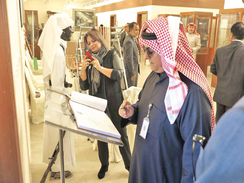 المضف يدون تهانيه لسمو أمير البلاد في محافظة العاصمة