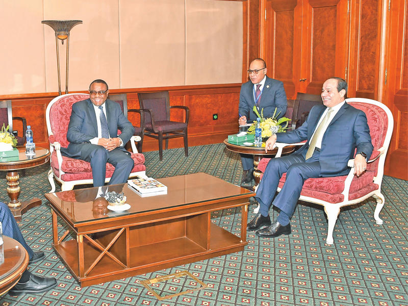 ديسالين مجتمعاً بالسيسي والبشير في أديس أبابا أمس 